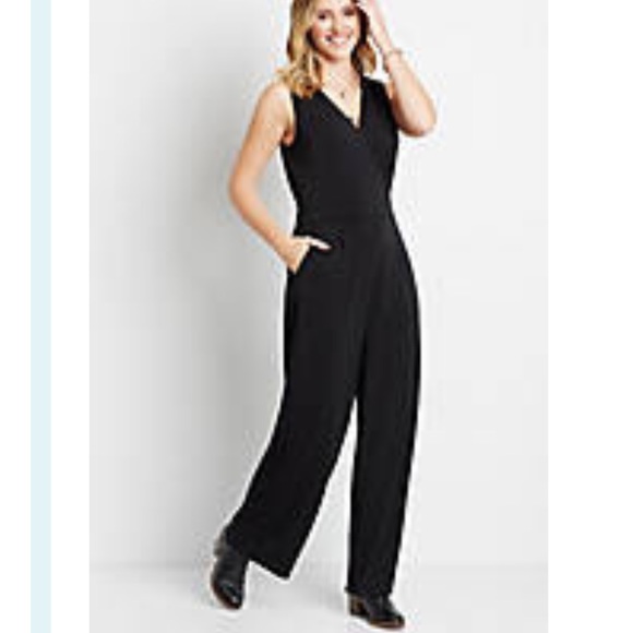 Black V-Neck Pocket Jumpsuit 🔥Summer Sale🔥 - Picture 2 of 10